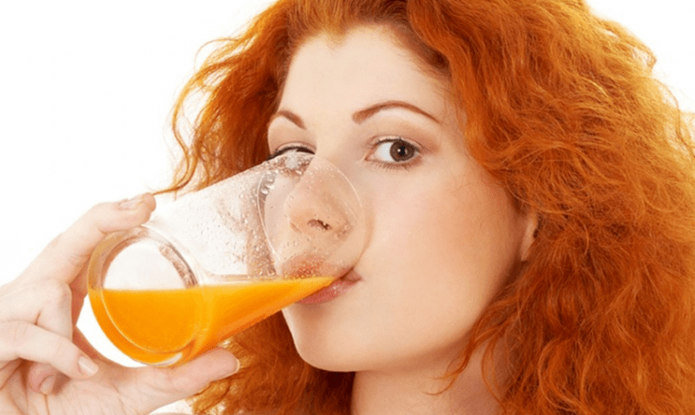 girl drinks juice on a drink diet